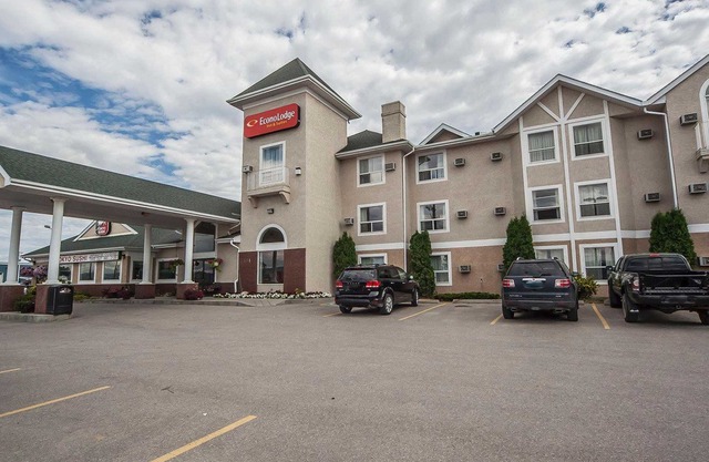 Econolodge Inn and Suites