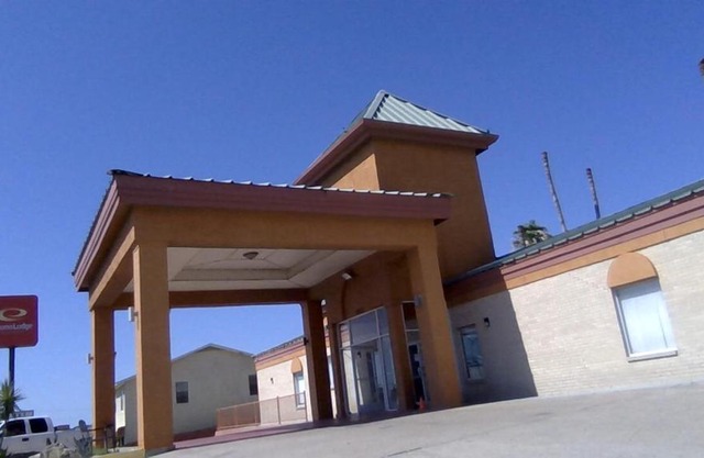 Econolodge Inn & Suites