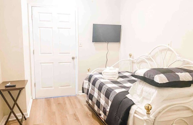 Economic Private Bedroom - Trundle Bed