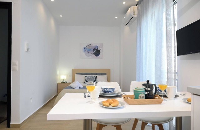 Economic Studio B10