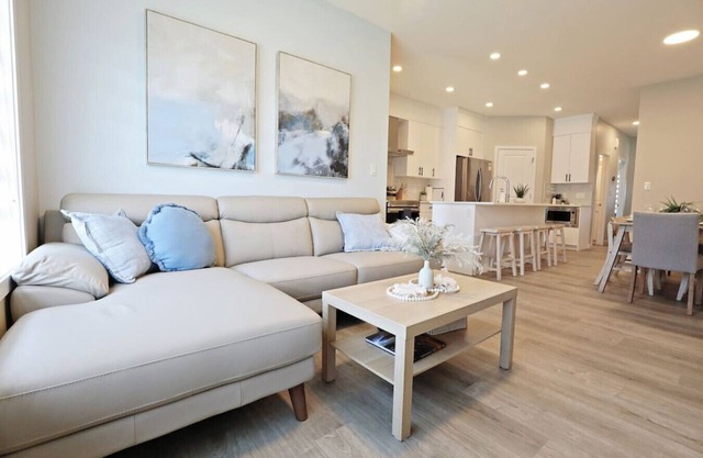 Edgemont Getaway | King Bed, Garage, WEM & Disney+