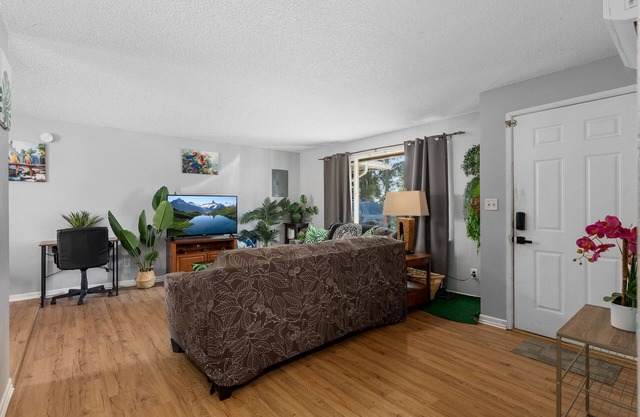 Edgewood Jungle Vibs Own unit A
