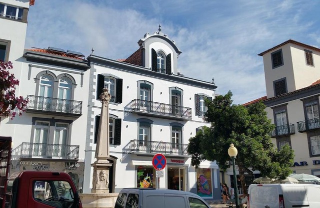 Edificio Charles 202