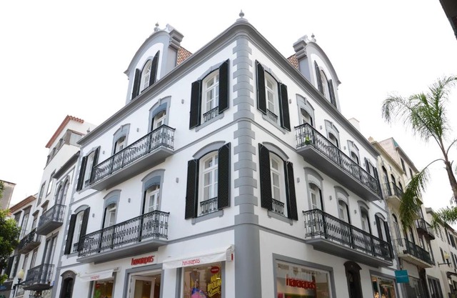 Edificio Charles 206
