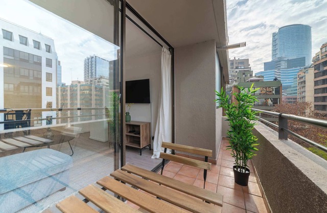 El Golf Social: Chic 2BR Oasis Near MUT with Pool