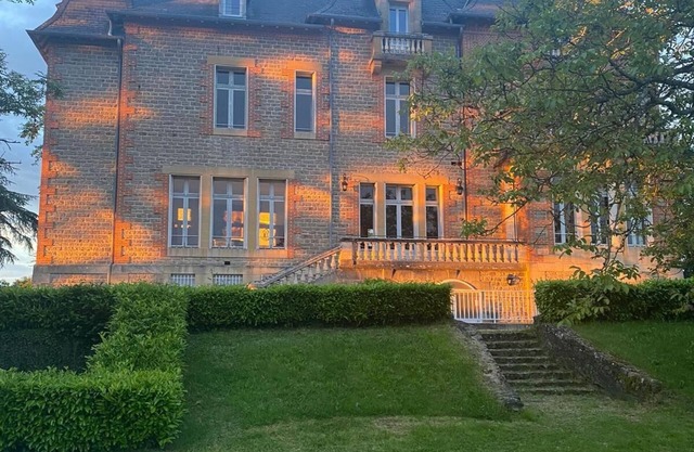Elegance and charm of a Château in Burgundy with the comfort of a villa
