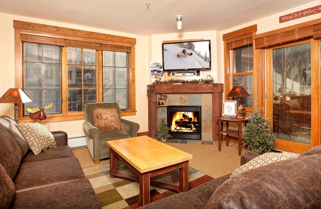 Elegant 1 Bedroom Condo with Fantastic Amenities