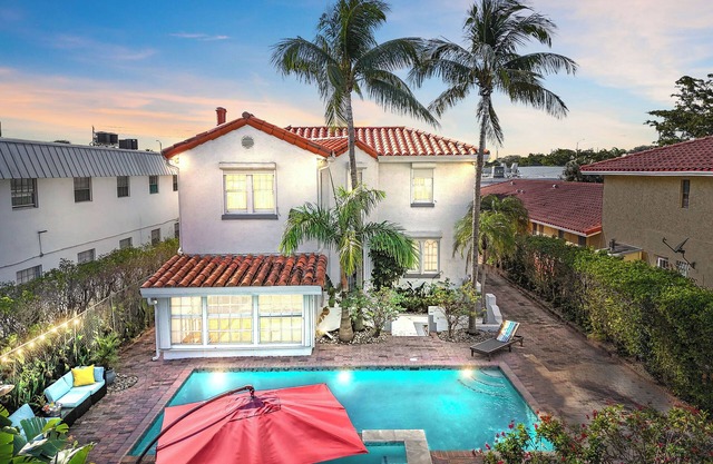 Elegant 1926 Mediterranean Home Heated Pool/Spa Sleeps 12