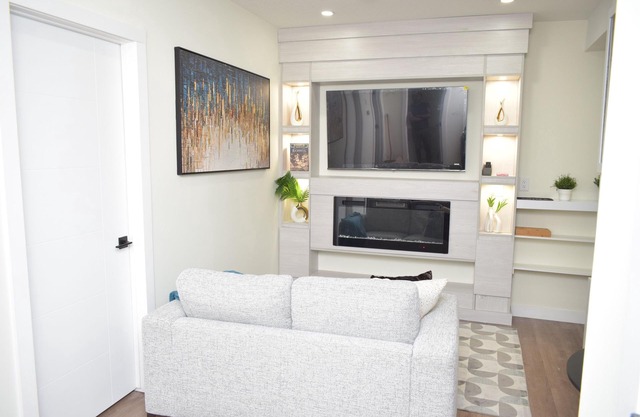 Elegant 2 beds guest suite - Close to West Edmonton Mall