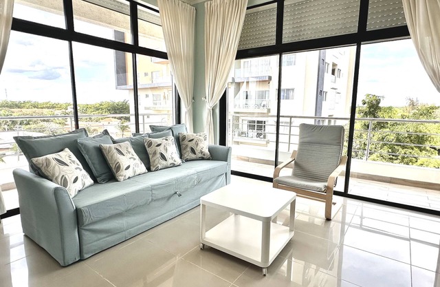 Elegant 2-BR Ocean View Apt. Pool, Jacuzzi, Just Walk to Beautiful Sandy Beach