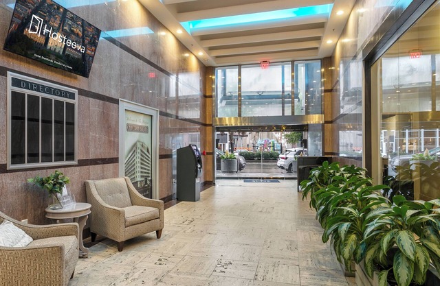 Elegant 2BR condo Walk to French Quarter