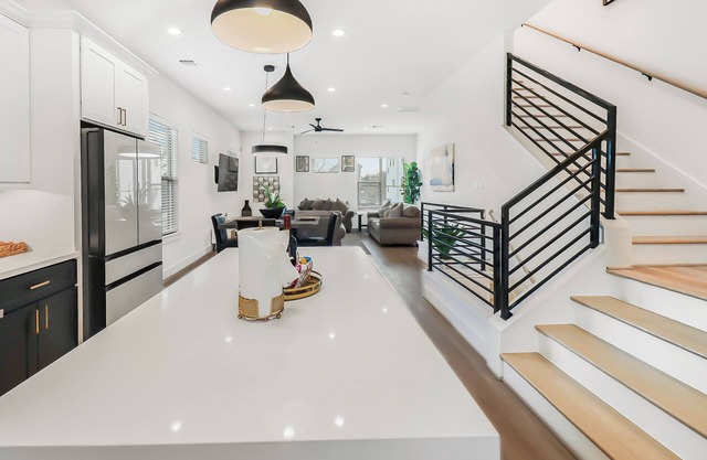 Elegant 3-bedroom villa in Downtown Houston with WiFi, Board Games and Comfort