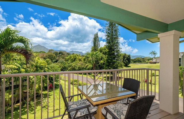 Elegant Air-Conditioned Villa by Golf Course - Near Beaches, Shopping, Dining