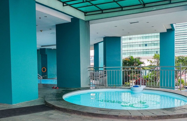 Elegant and Comfy 1BR Green Central City Apartment