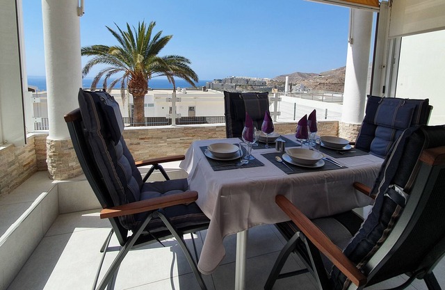 Elegant and Spacious Apartment with Sea vieuw!