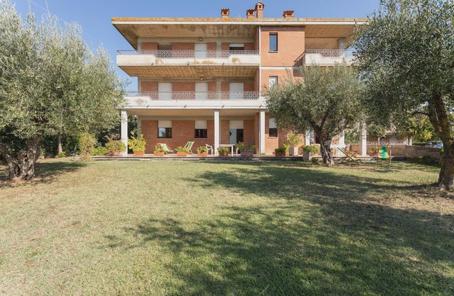 Elegant apartment with swimming pool and gym on Lake Trasimeno