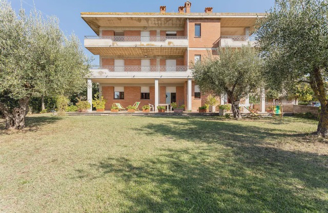 Elegant apartment with swimming pool and gym on Lake Trasimeno