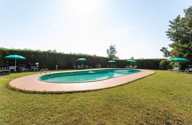 Elegant apartment with swimming pool and gym on Lake Trasimeno