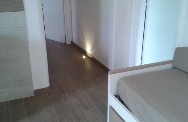 Elegant apartment sleeps 6 near the sea and the center. Geraniums