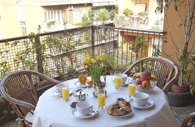 Elegant Bright Central 120 m2 Close to Metro, WiFi, Lift