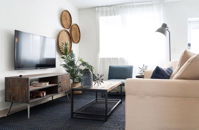 Elegant, Cozy 1bd Suite on Ocean Drive | Miami Beach