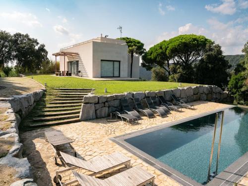 Elegant Villa by the Coast