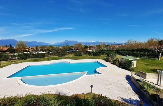Elegant flat with large terrace in residence with swimming pool