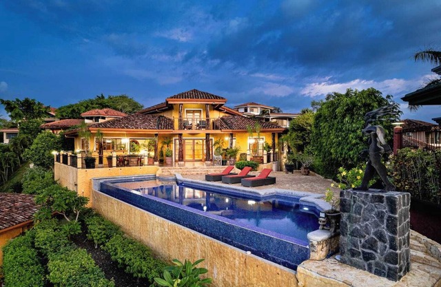 Elegant Luxury Villa with Breathtaking Papagayo Bay Views