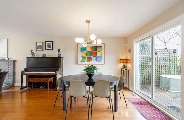 Elegant Main Floor - House nEast Vancouver