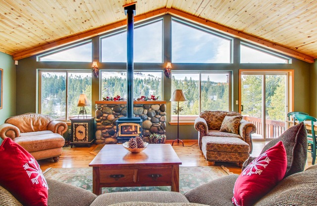 Elegant Mountain Retreat, Shared Hot Tub, Pool, & Resort Amenities - Near Beach