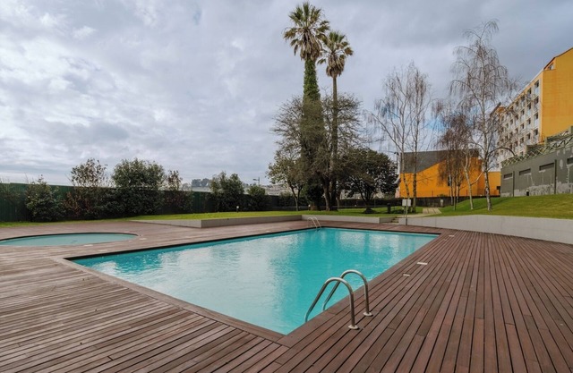 Elegant Riverfront Flat | Pool and Sports by Host Wise