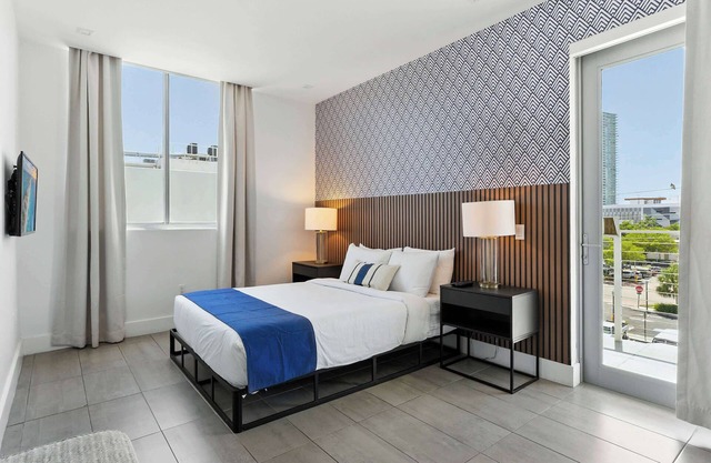 Elegant SoBe 2 Bedroom Apartment