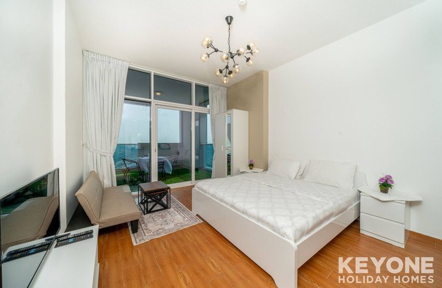 Elegant & Sophisticated Studio in JVT