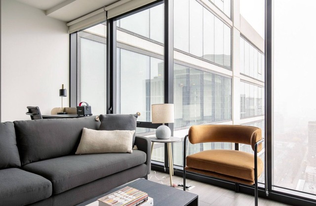 Elegant South Loop 1BR w/Pool, BBQ & Gym, nr Grant Park, by Blueground