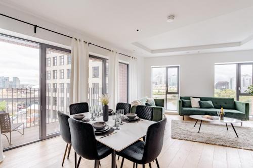 Elegant & Spacious City Island Apt- Skyline View - WiFi - Netflix