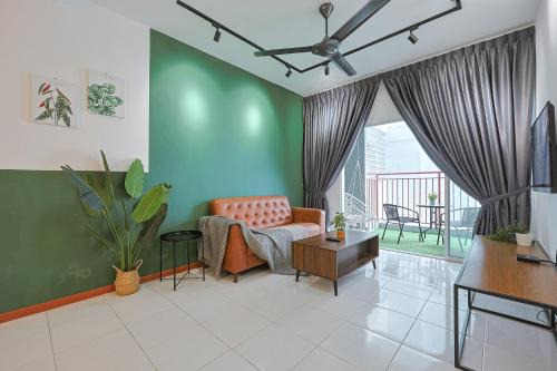 Elegant Studio Escape at Emerald Avenue Cameron Clover Home 4-03