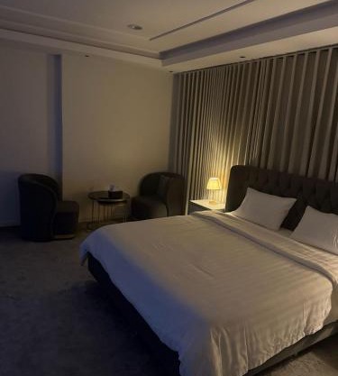 Elegant Studio