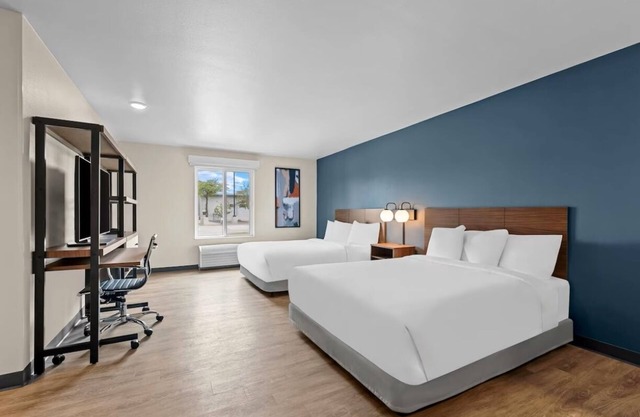 Elegant Suite w/Kitchen & Workspace – Pet-Friendly Option Too