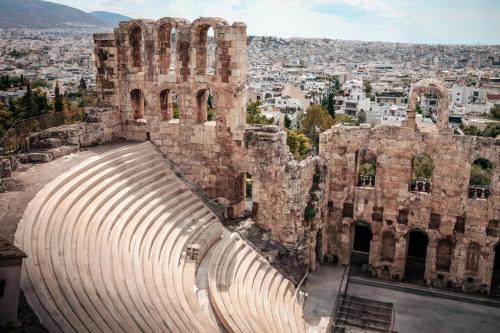 Elegant Two-Bedroom Residence- Athens Cozy Gem - 300Mbps Internet - 10 min to Acropolis by subway