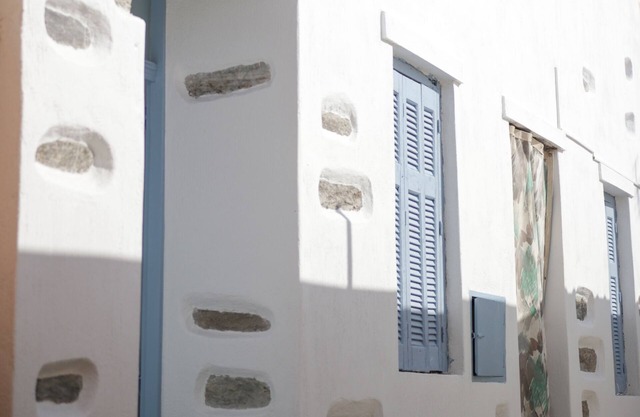 Elegant White, in the heart of Ioulida on the island of Kea