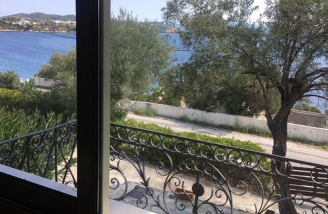 Eleni's Seaside house for 4, easy beach access