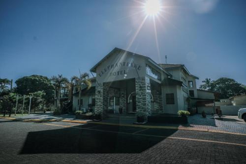 Elephant Lake Hotel