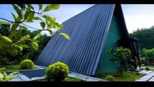Elephant Pub - River Valley Huts by Antara