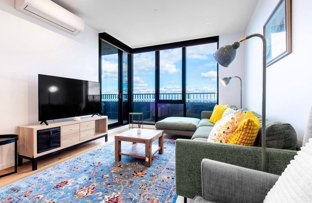Elevated Escape - 2BR w Gym & Rooftop Spa