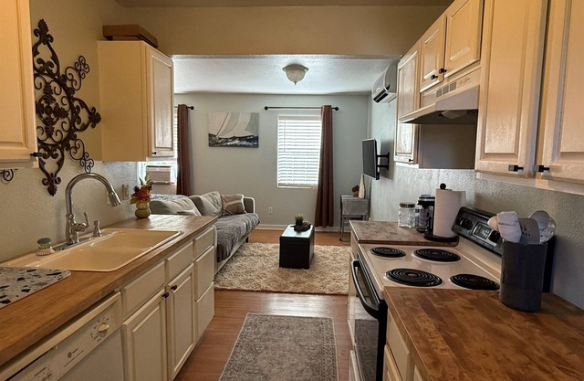 Eleven South: One - Modern Studio Apartment