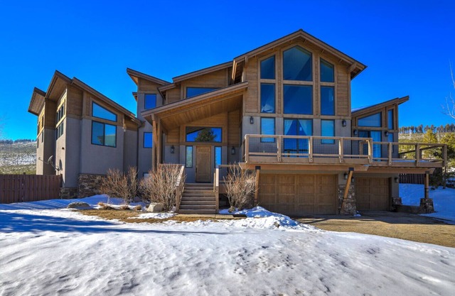Elk Point Paradise - AC + Hot Tub + Pool Table