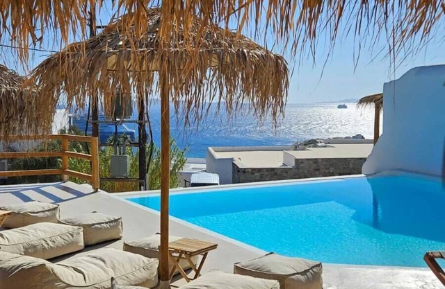 Elli Tropical Suites