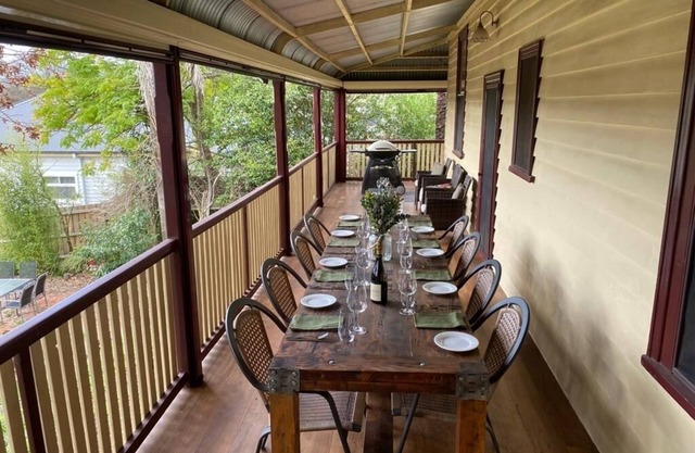 Elmview House and Apartment on Symons - in the centre of Healesville!