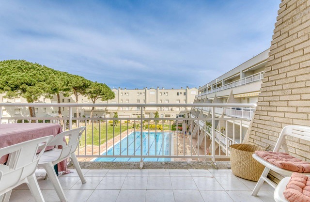 Els Pins B23 - Two Bedroom Apartment, Sleeps 6