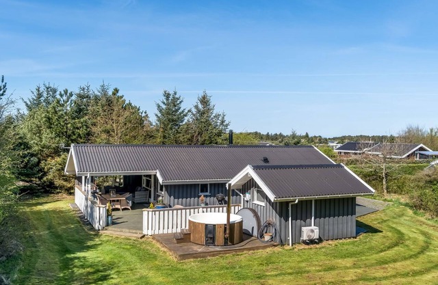 "Elsemaria" - 1.3km from the sea by Interhome
